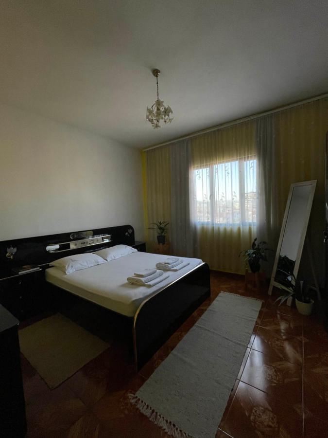 Cozy Big Apartment With Balcony Tiranë Ngoại thất bức ảnh