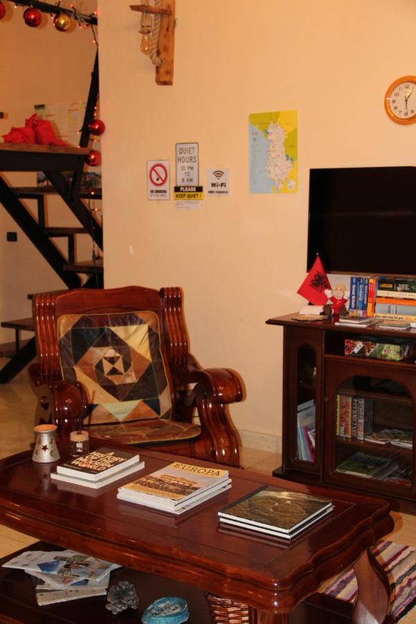 Cozy Big Apartment With Balcony Tiranë Ngoại thất bức ảnh