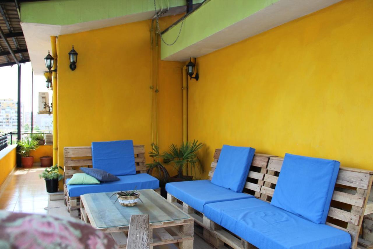 Cozy Big Apartment With Balcony Tiranë Ngoại thất bức ảnh