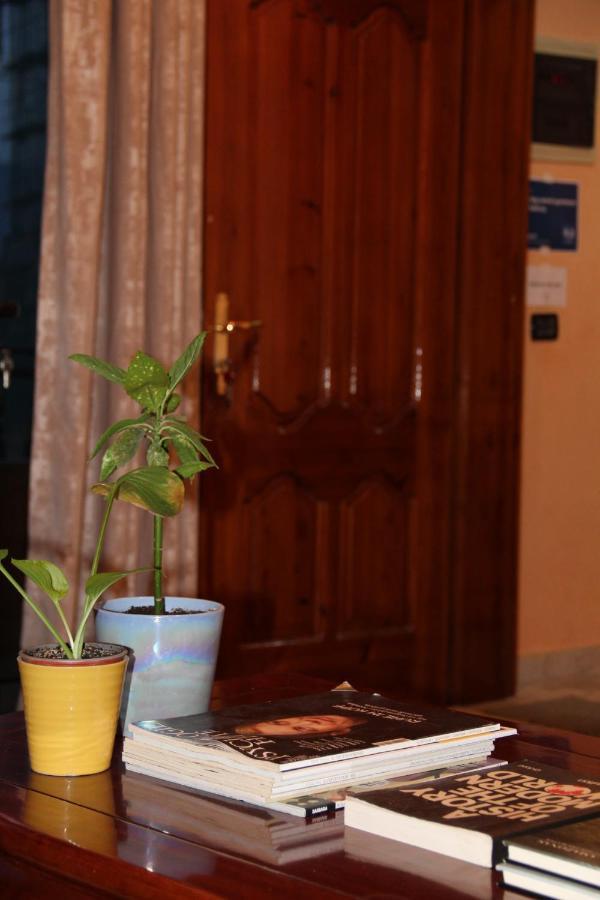Cozy Big Apartment With Balcony Tiranë Ngoại thất bức ảnh