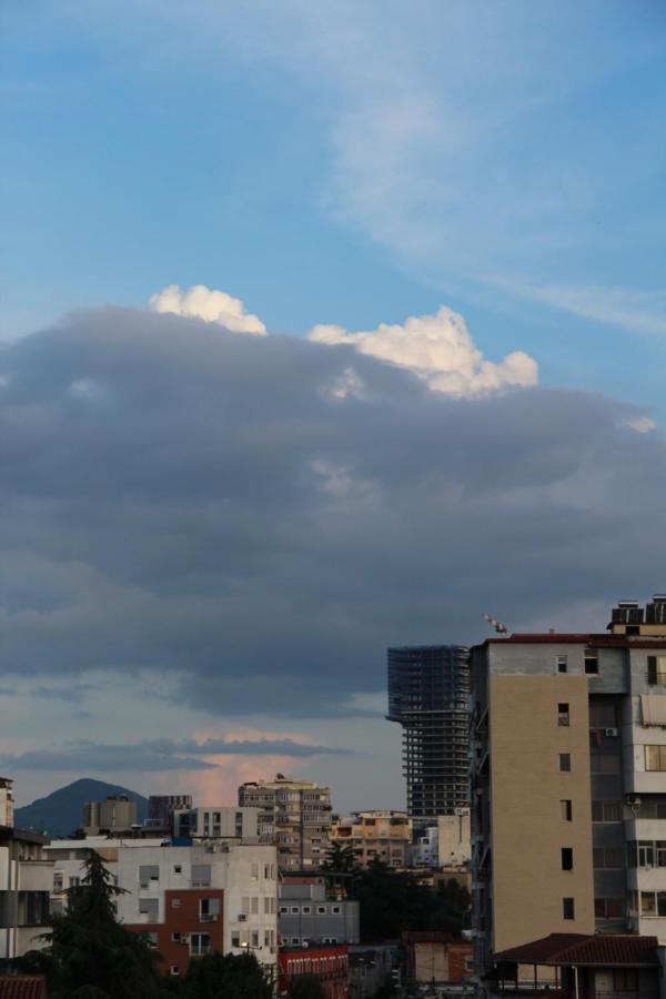 Cozy Big Apartment With Balcony Tiranë Ngoại thất bức ảnh