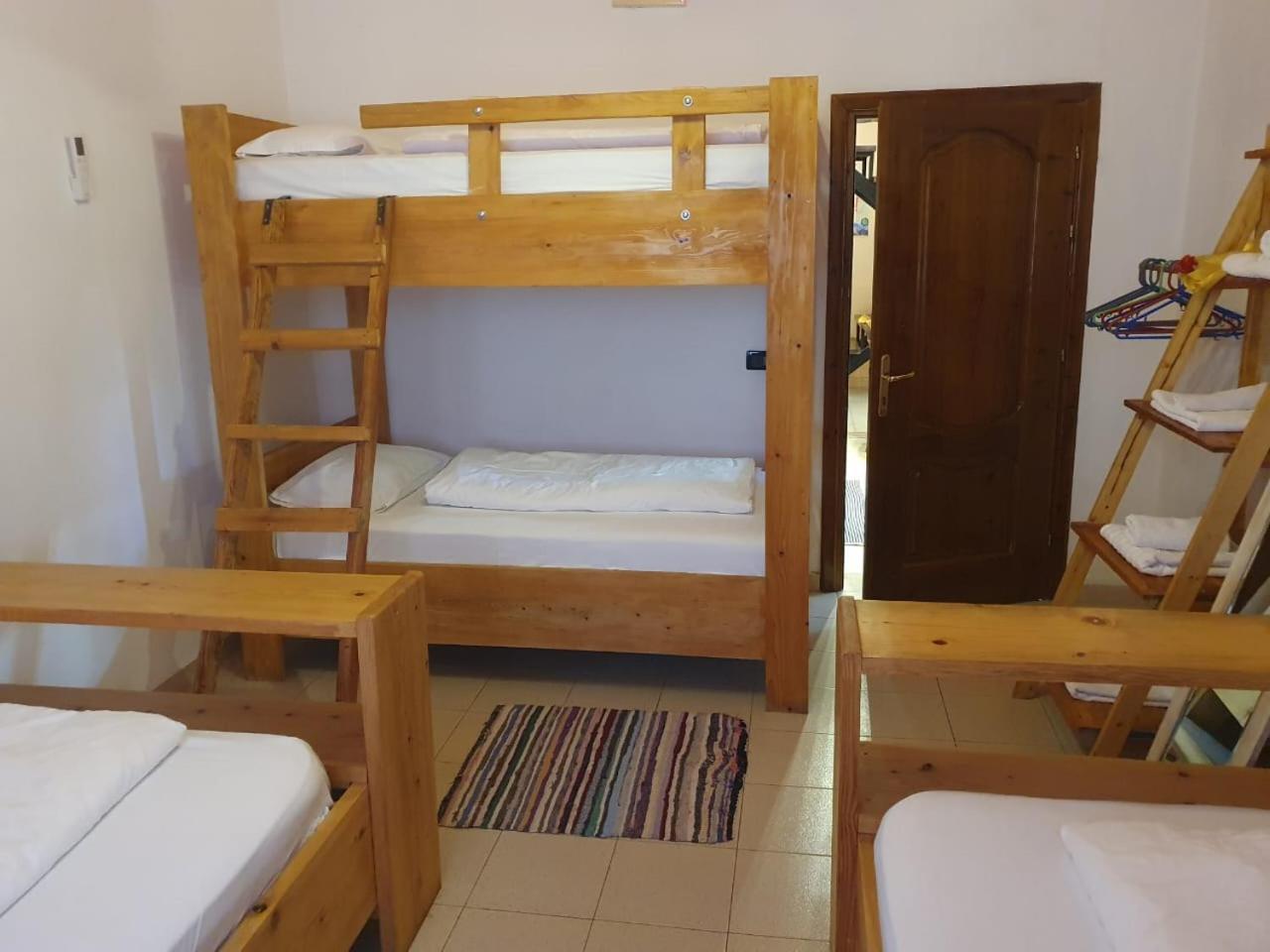 Cozy Big Apartment With Balcony Tiranë Ngoại thất bức ảnh