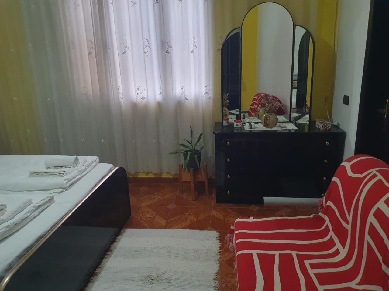 Cozy Big Apartment With Balcony Tiranë Ngoại thất bức ảnh