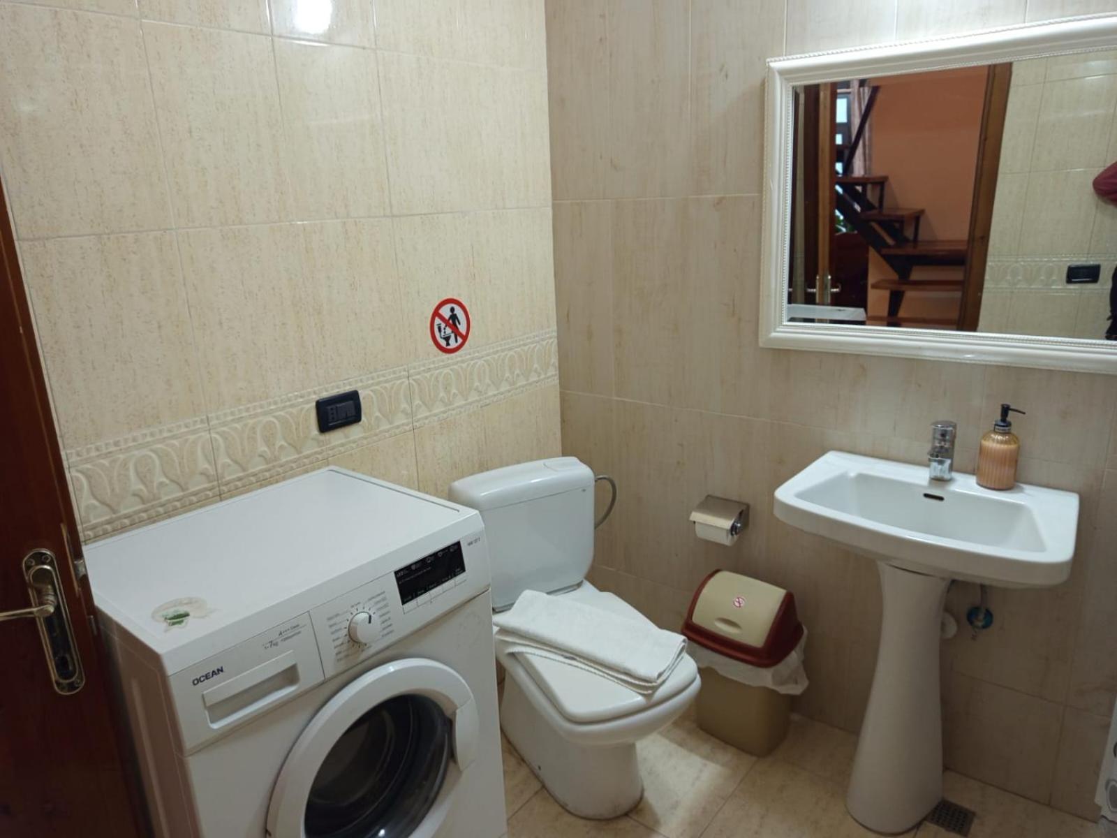 Cozy Big Apartment With Balcony Tiranë Ngoại thất bức ảnh