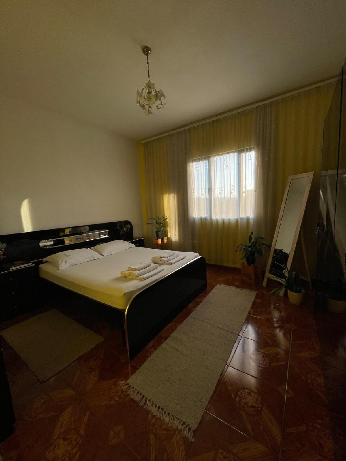 Cozy Big Apartment With Balcony Tiranë Ngoại thất bức ảnh