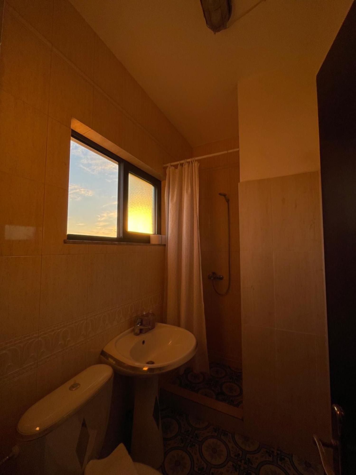 Cozy Big Apartment With Balcony Tiranë Ngoại thất bức ảnh