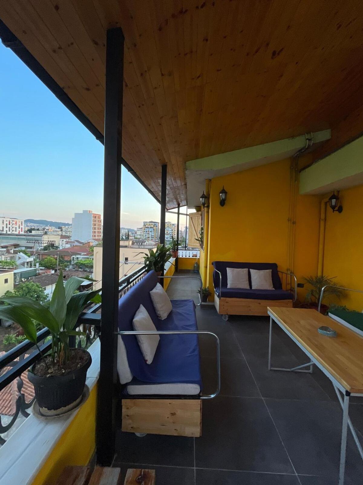 Cozy Big Apartment With Balcony Tiranë Ngoại thất bức ảnh