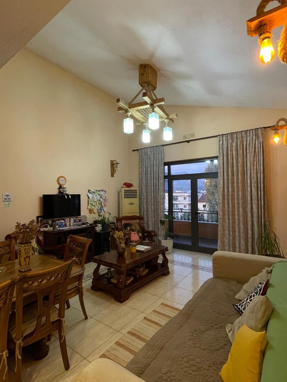 Cozy Big Apartment With Balcony Tiranë Ngoại thất bức ảnh